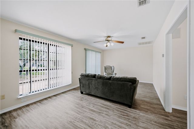 711 Waterwood St, Rockport, TX 78382