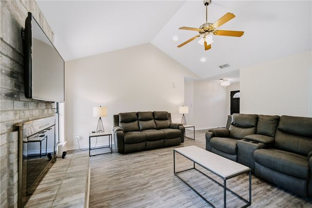 711 Waterwood St, Rockport, TX 78382