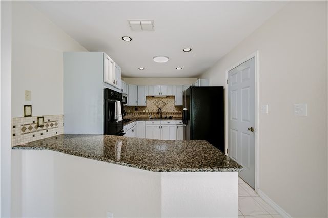 711 Waterwood St, Rockport, TX 78382