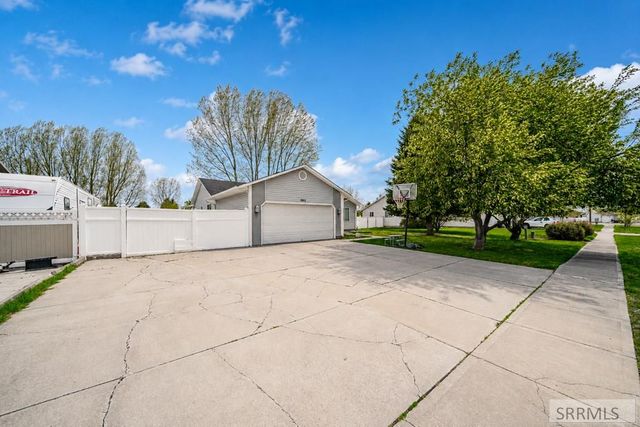 1862 Eagle Pointe Drive, Ammon, ID 83406