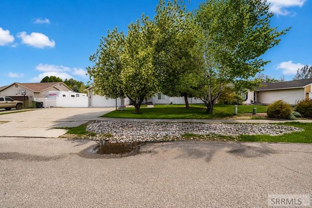 1862 Eagle Pointe Drive, Ammon, ID 83406