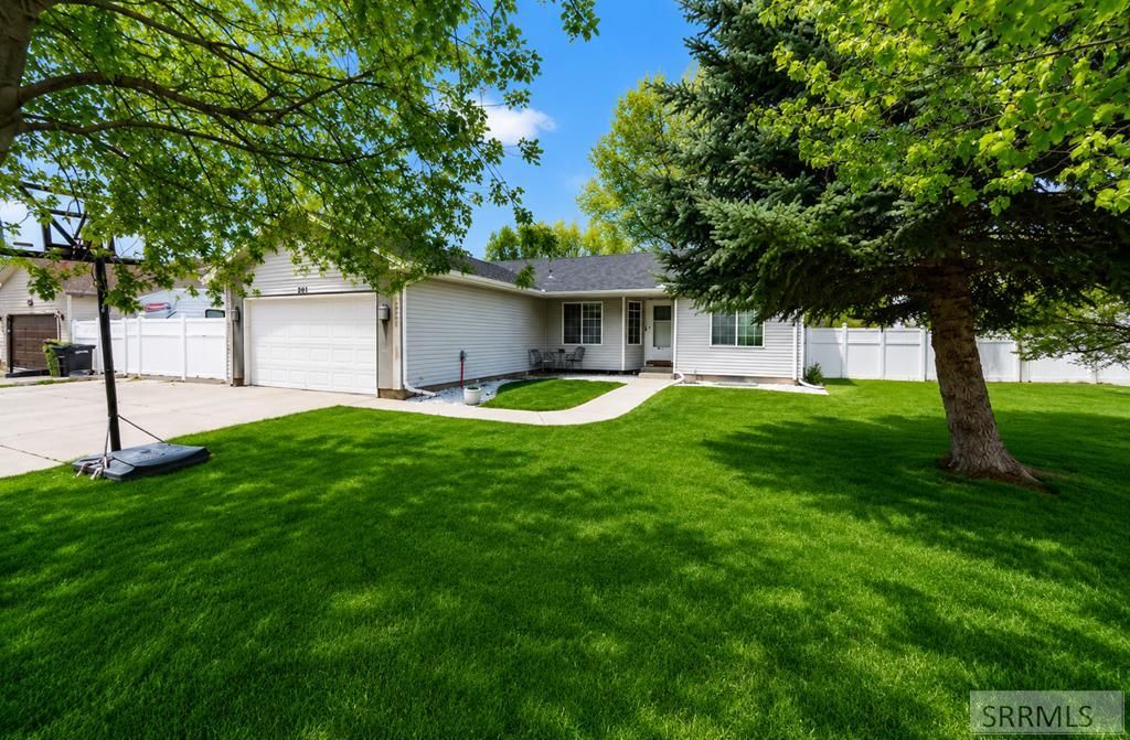 1862 Eagle Pointe Drive, Ammon, ID 83406