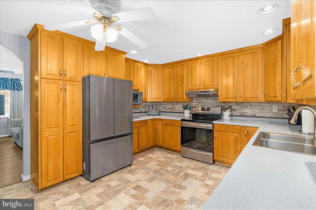 610 SUTTON DR, Pasadena, MD 21122