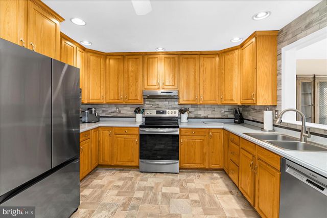 610 SUTTON DR, Pasadena, MD 21122