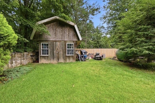 15 Woodcrest Terrace, Amawalk, NY 10501