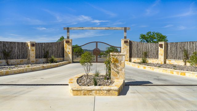 0011 Clearwater, Comfort, TX 78006