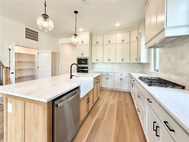 3107 S 14th Place, Rogers, AR 72758