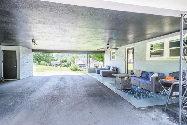 S 1307 Massie AVE, Covington, VA 24426