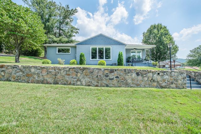 S 1307 Massie AVE, Covington, VA 24426