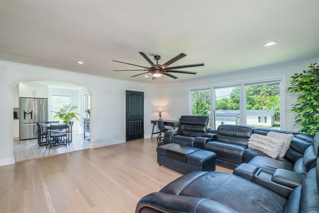 S 1307 Massie AVE, Covington, VA 24426