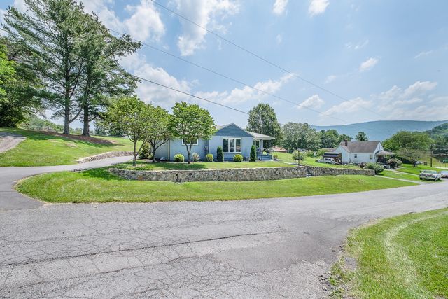 S 1307 Massie AVE, Covington, VA 24426