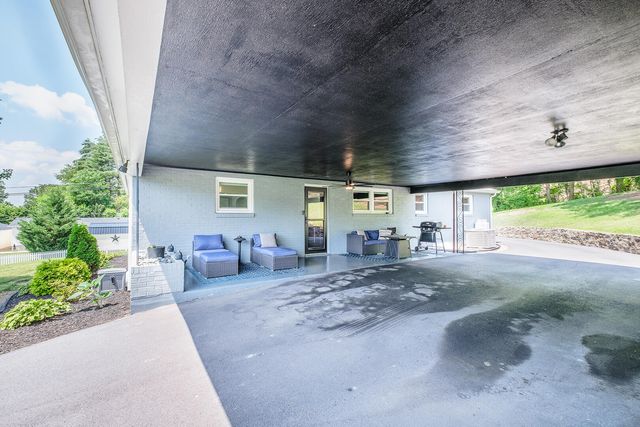 S 1307 Massie AVE, Covington, VA 24426