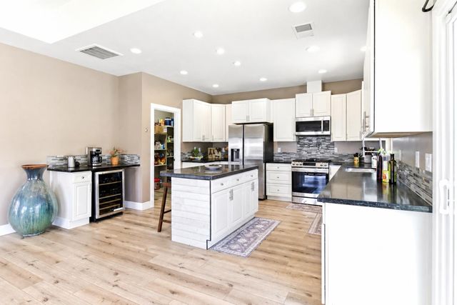 4856 Hazelwood Ave, Carmichael, CA 95608