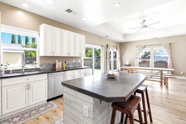 4856 Hazelwood Ave, Carmichael, CA 95608