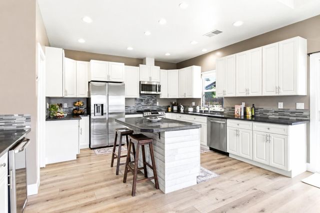 4856 Hazelwood Ave, Carmichael, CA 95608