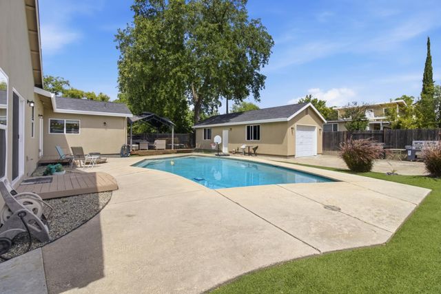 4856 Hazelwood Ave, Carmichael, CA 95608