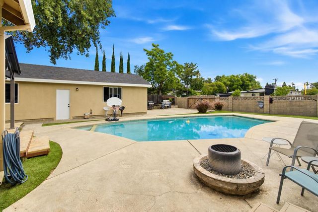 4856 Hazelwood Ave, Carmichael, CA 95608
