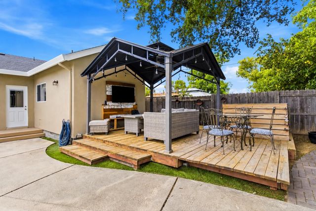 4856 Hazelwood Ave, Carmichael, CA 95608