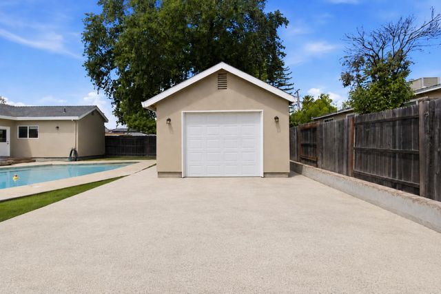 4856 Hazelwood Ave, Carmichael, CA 95608