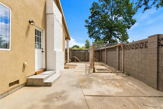 4856 Hazelwood Ave, Carmichael, CA 95608