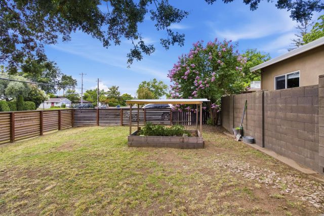 4856 Hazelwood Ave, Carmichael, CA 95608