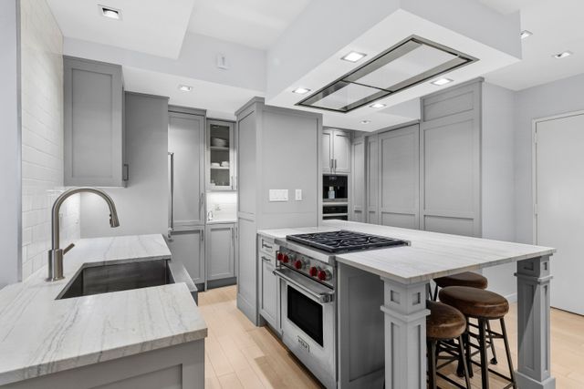 106 Central Park S Apt 14B, New York City, NY 10019