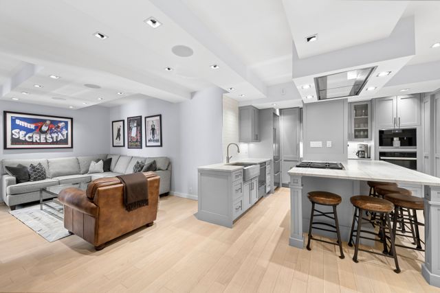 106 Central Park S Apt 14B, New York City, NY 10019