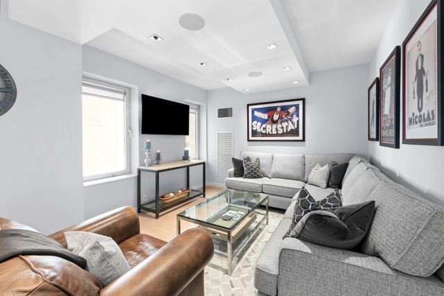 106 Central Park S Apt 14B, New York City, NY 10019