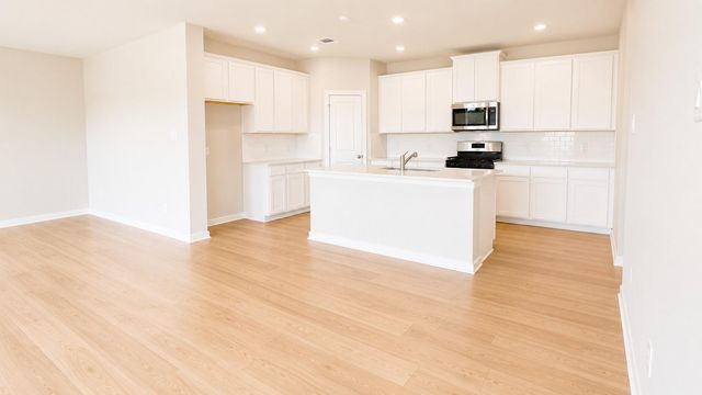 806 Mockingbird Passage Drive, Beasley, TX 77417