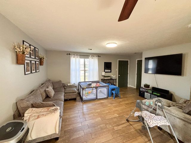 164 Middle Rd, Conway, AR 72032