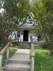 810 W Evelyn Ave, Louisville, KY 40215