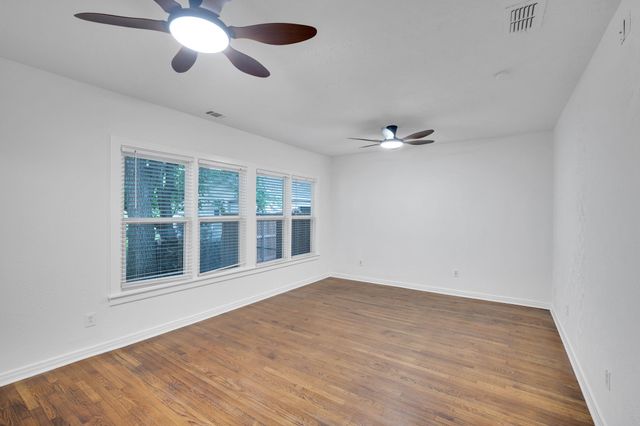 105 S 3rd Street, Midlothian, TX 76065