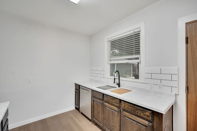 105 S 3rd Street, Midlothian, TX 76065