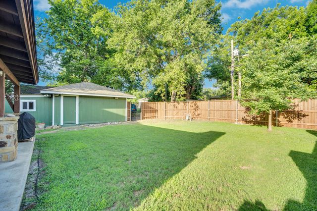 105 S 3rd Street, Midlothian, TX 76065