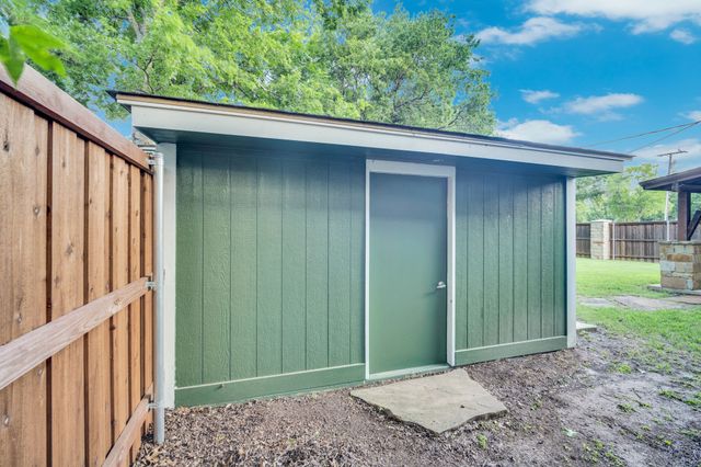 105 S 3rd Street, Midlothian, TX 76065