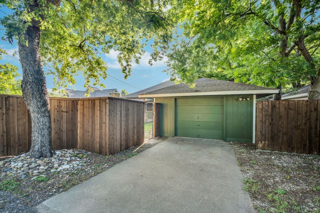105 S 3rd Street, Midlothian, TX 76065