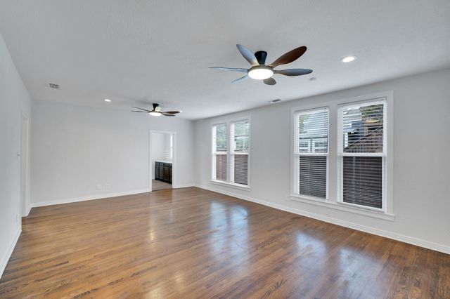 105 S 3rd Street, Midlothian, TX 76065