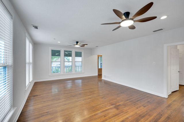 105 S 3rd Street, Midlothian, TX 76065