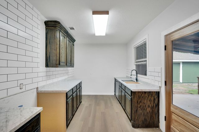 105 S 3rd Street, Midlothian, TX 76065