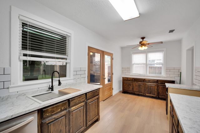105 S 3rd Street, Midlothian, TX 76065