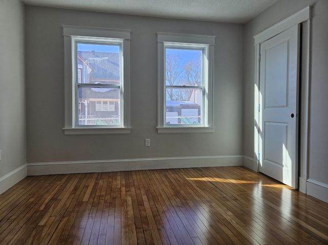 9 Victoria 1, Lowell, MA 01851