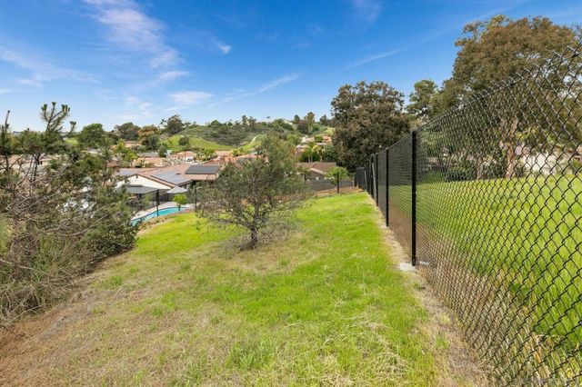 5620 Loping Ln, Bonita, CA 91902