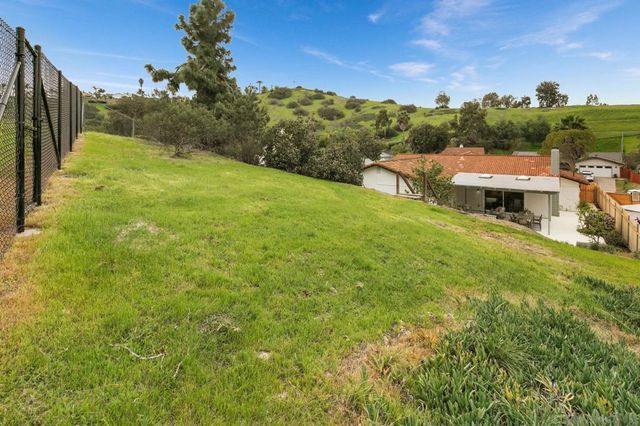5620 Loping Ln, Bonita, CA 91902