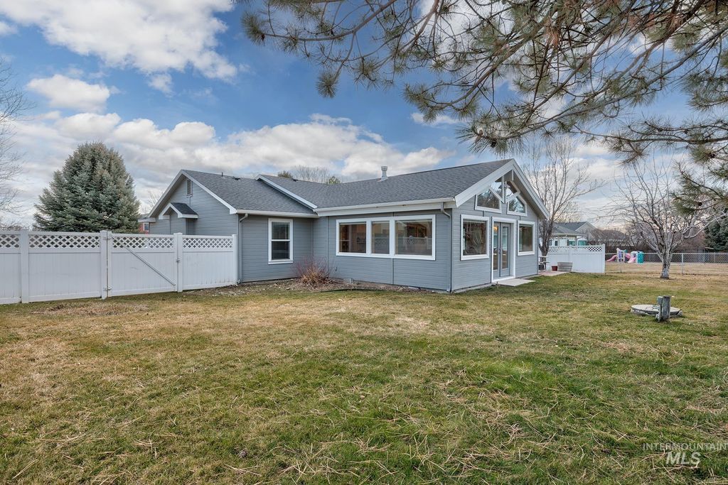 5710 Howard Ln, Nampa, ID 83687 photo 3