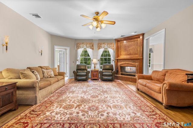 14 Wychwood Lane, Oxford, CT 06478