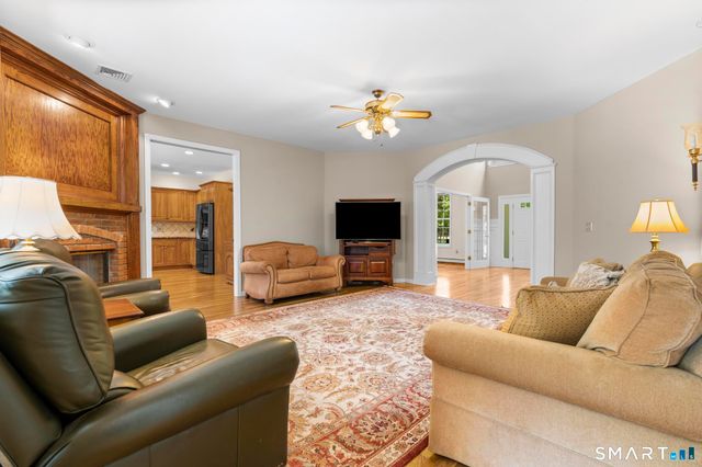 14 Wychwood Lane, Oxford, CT 06478
