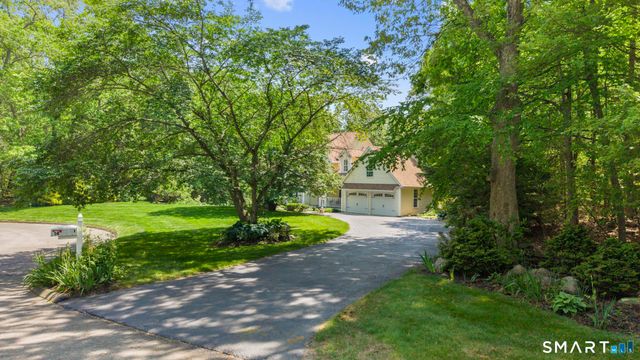 14 Wychwood Lane, Oxford, CT 06478