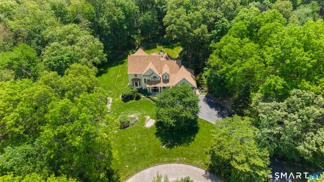 14 Wychwood Lane, Oxford, CT 06478