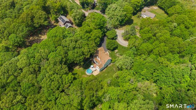 14 Wychwood Lane, Oxford, CT 06478