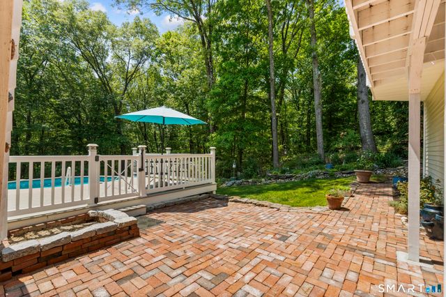 14 Wychwood Lane, Oxford, CT 06478